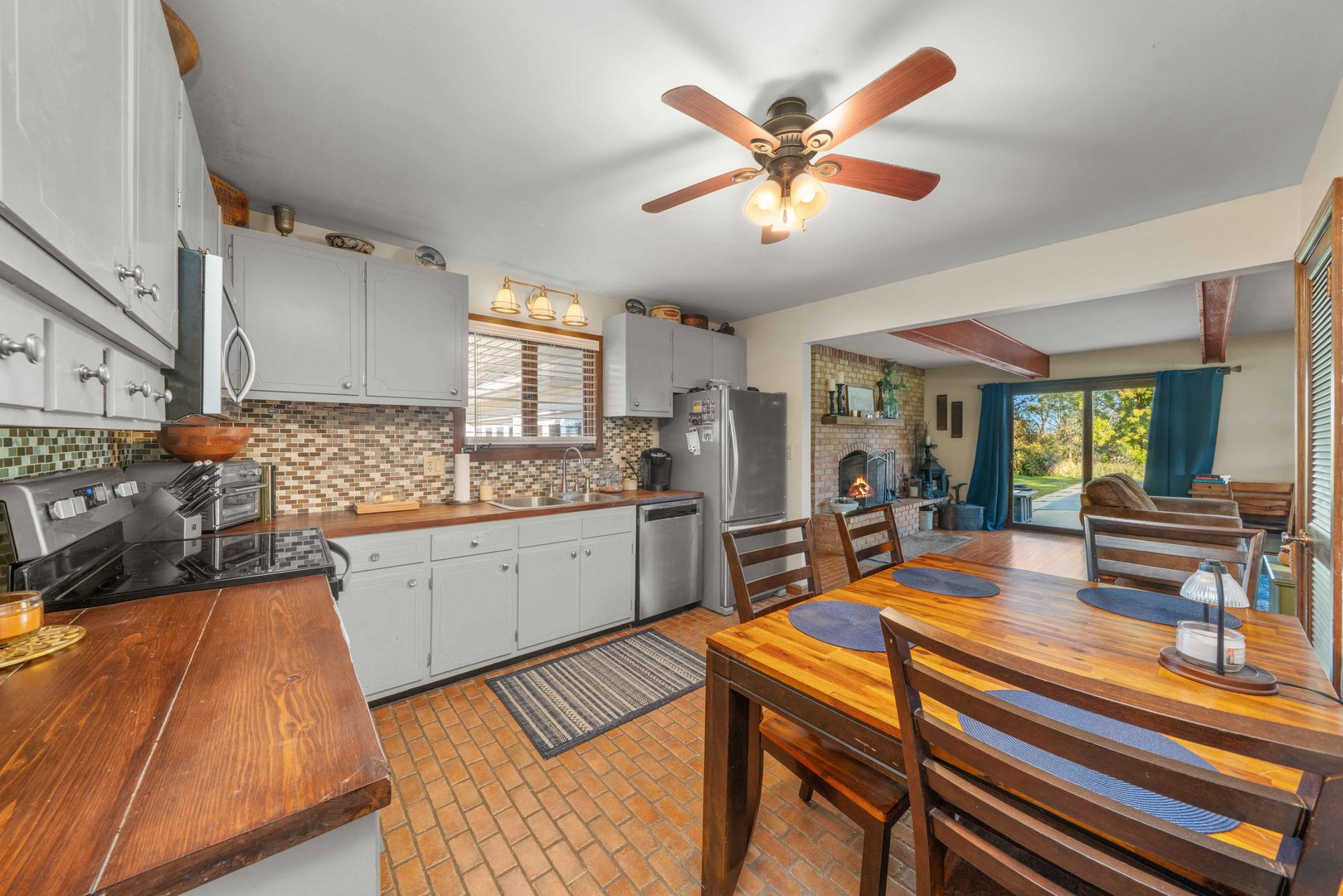 10266 Pritchard Road, Hinckley, IL 60520