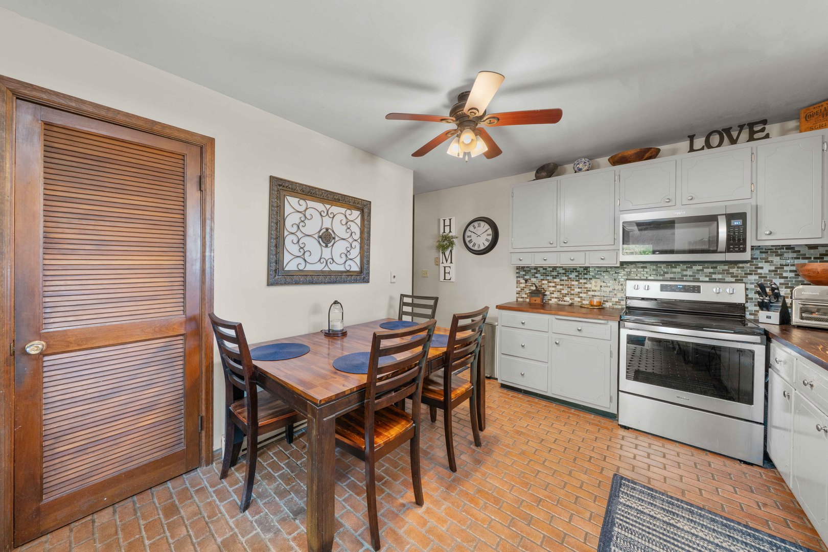 10266 Pritchard Road, Hinckley, IL 60520
