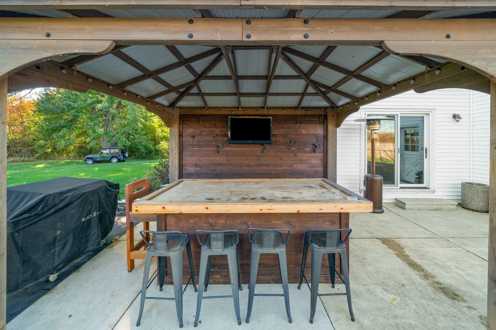10266 Pritchard Road, Hinckley, IL 60520