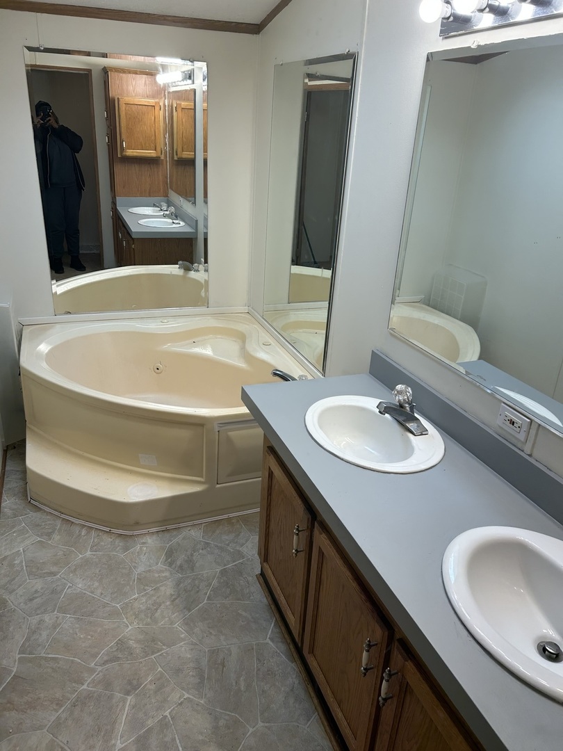 746 Michelle Drive, Lynwood, IL 60411