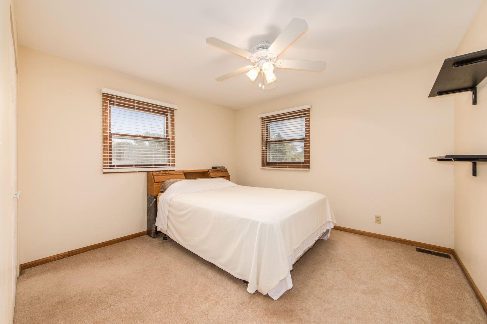 626 Oriole Drive, Streamwood, IL 60107