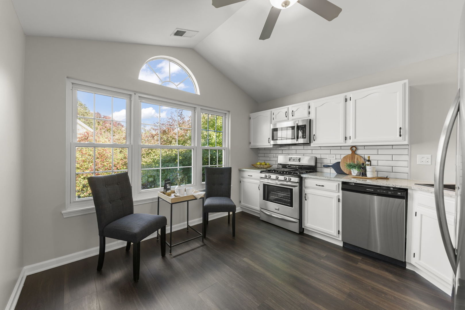 30W023 Cedar Court #023, Warrenville, IL 60555