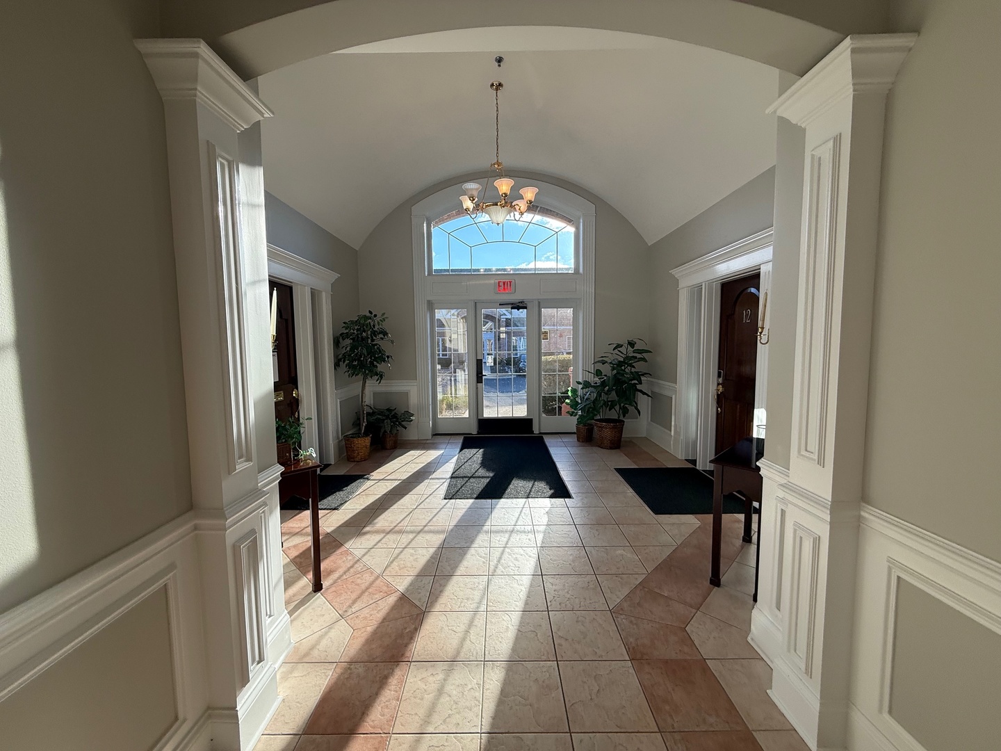 708 FLORSHEIM Drive #13, Libertyville, IL 60048