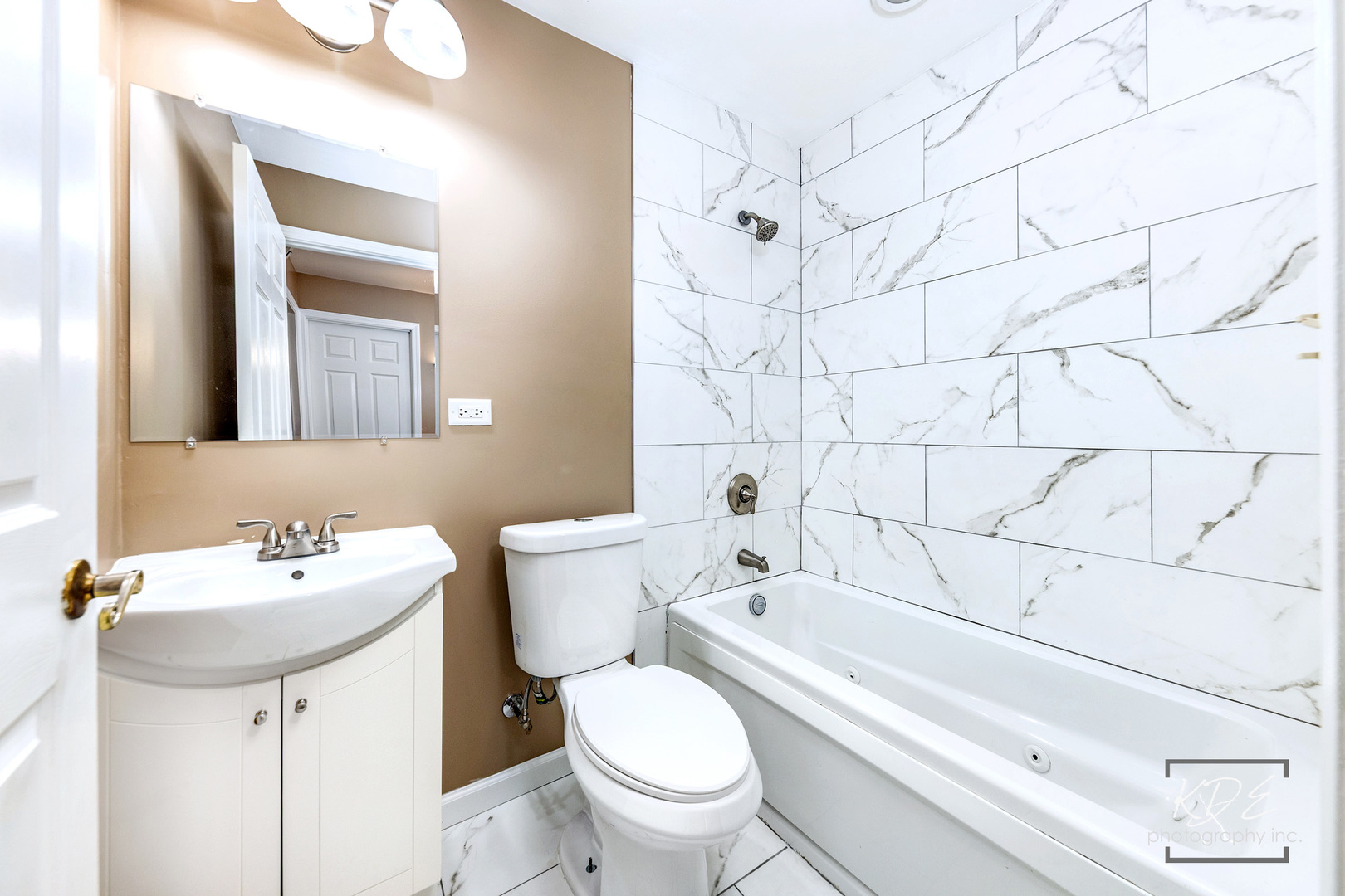 113 Cedarwood Avenue, Bolingbrook, IL 60440