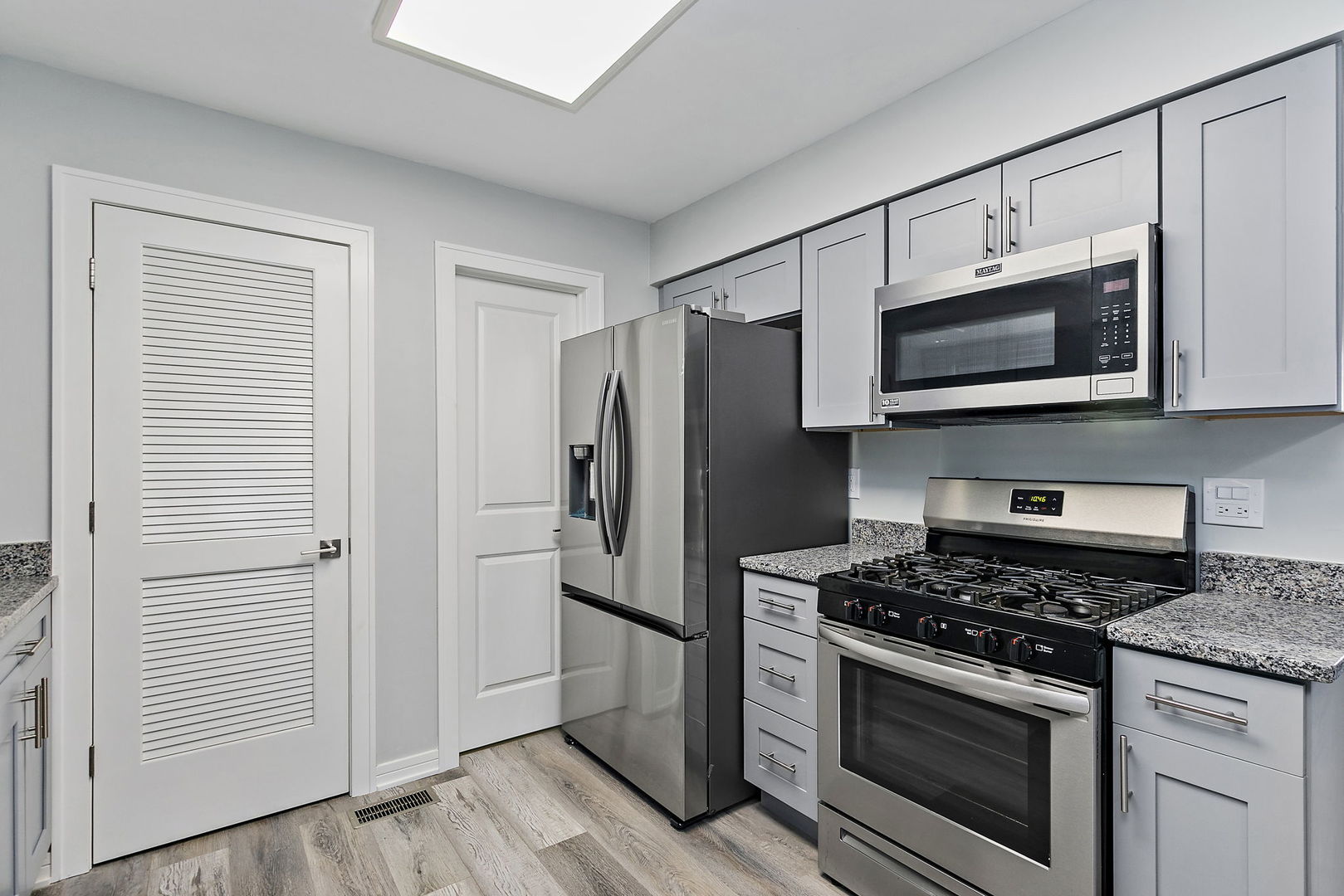 1311 Kingsbury Drive #E, Hanover Park, IL 60133