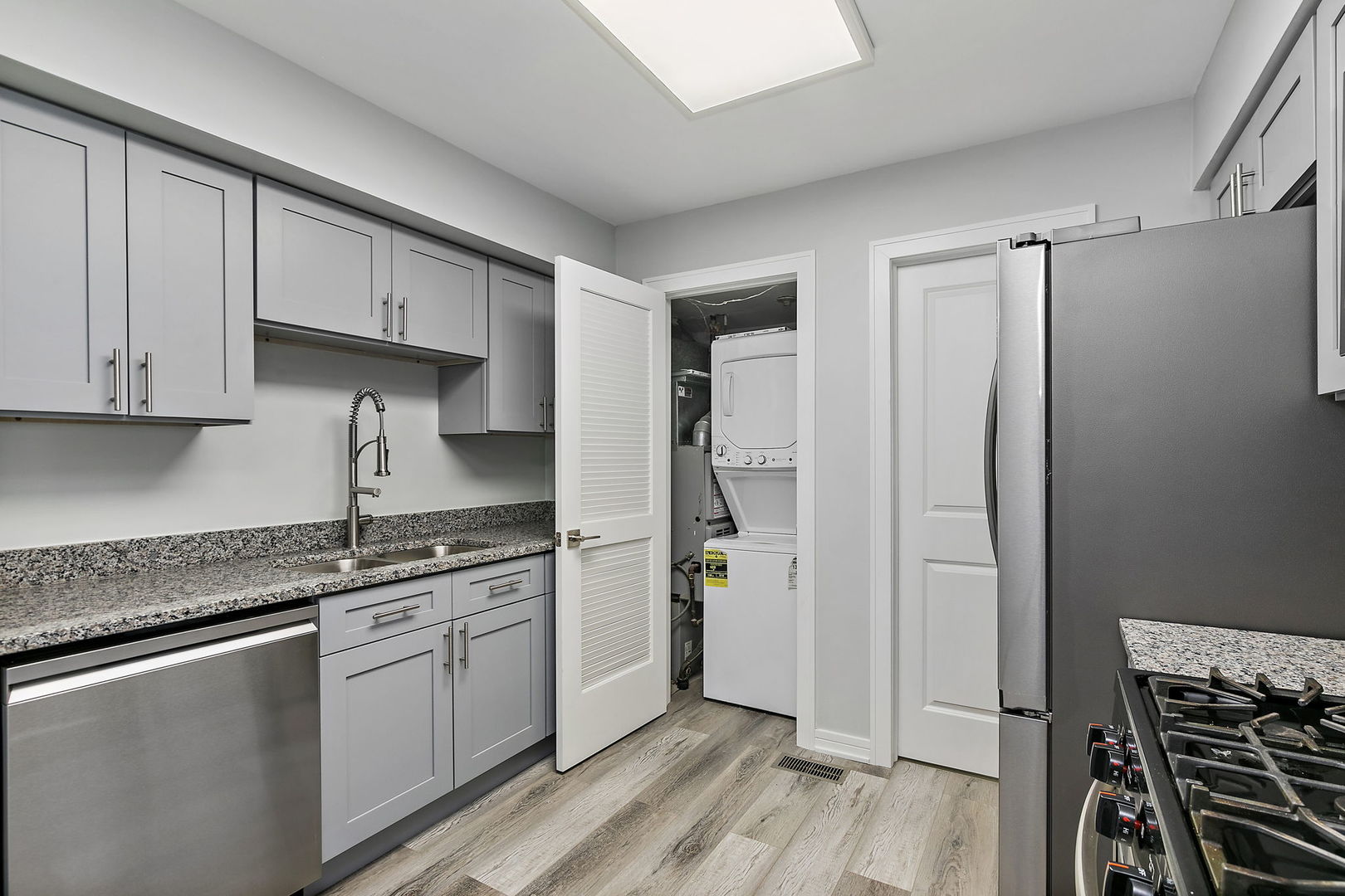 1311 Kingsbury Drive #E, Hanover Park, IL 60133