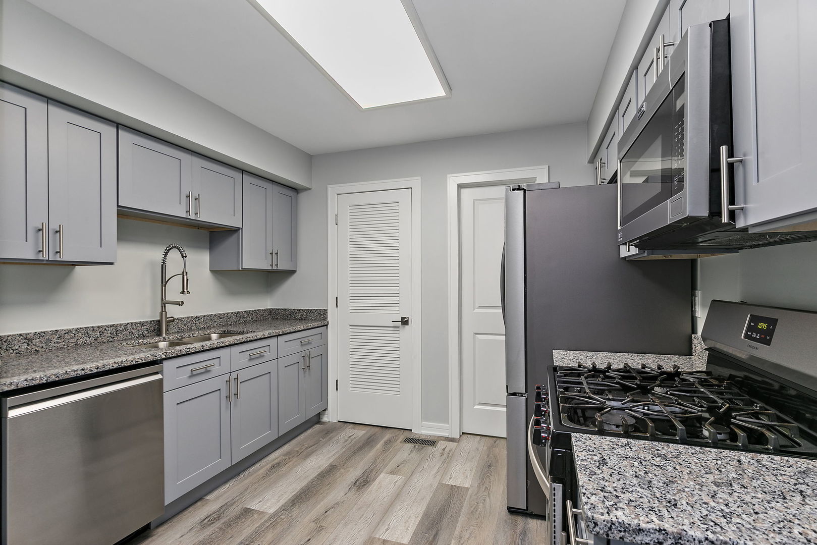 1311 Kingsbury Drive #E, Hanover Park, IL 60133