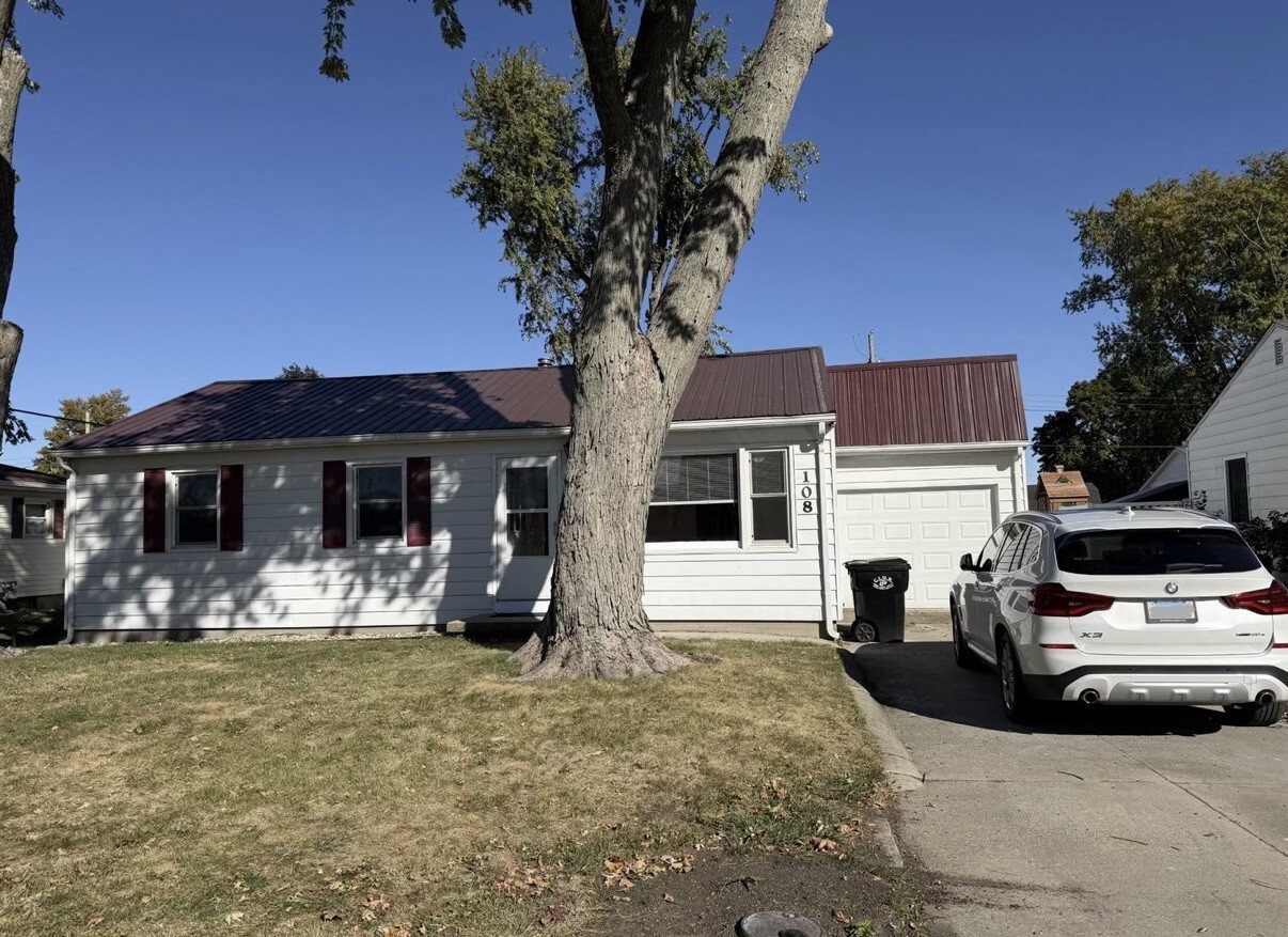 108 W Walnut Street, Gibson City, IL 60936