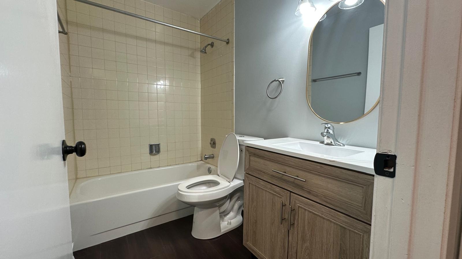 201 N Waters Edge Drive #101, Glendale Heights, IL 60139
