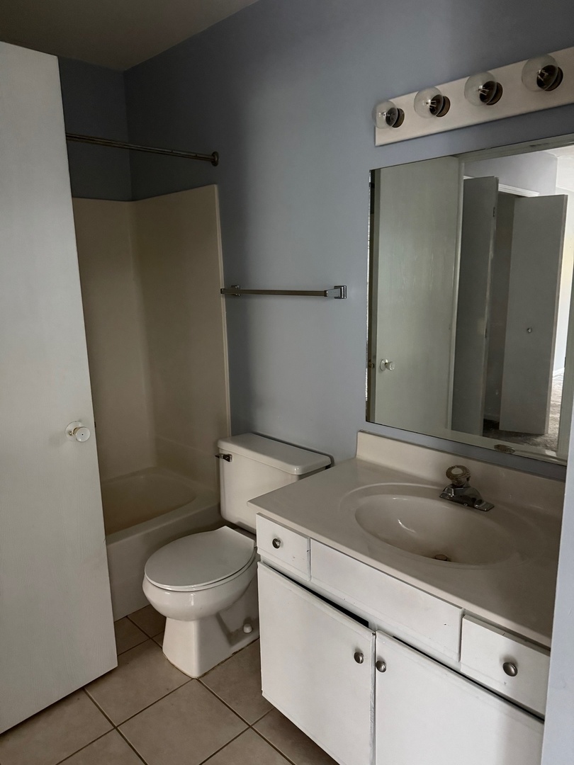 34114 N White Oak Lane, Gurnee, IL 60031