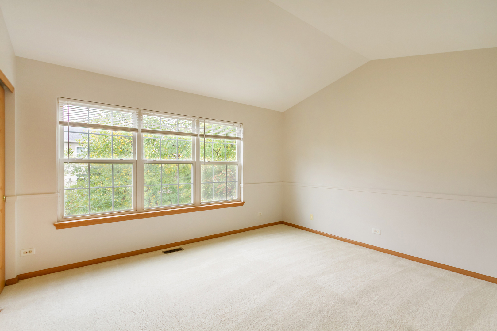 1244 Brookdale Drive #1244, Carpentersville, IL 60110