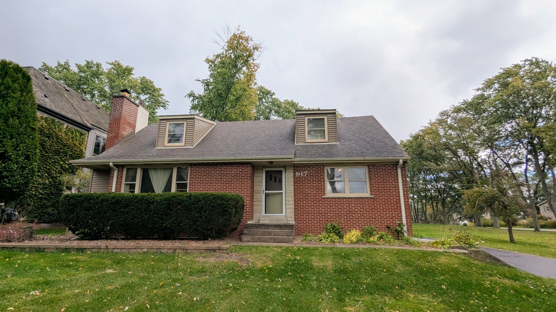 917 S Summit Street, Barrington, IL 60010