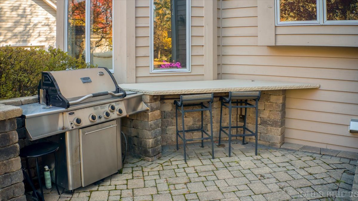 2441 Bird Lane, Batavia, IL 60510