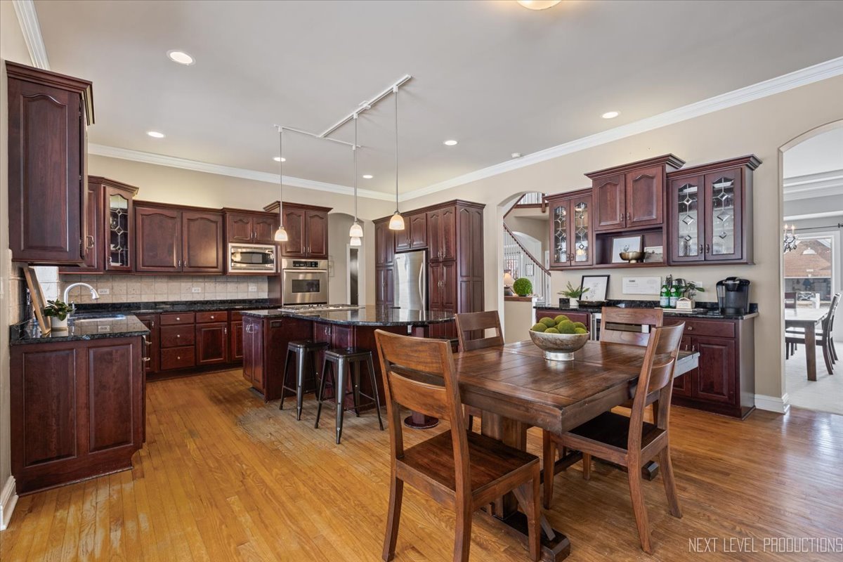 2441 Bird Lane, Batavia, IL 60510