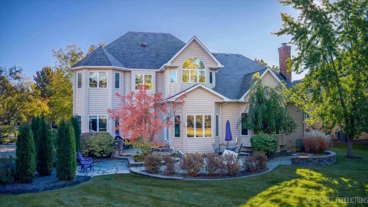 2441 Bird Lane, Batavia, IL 60510