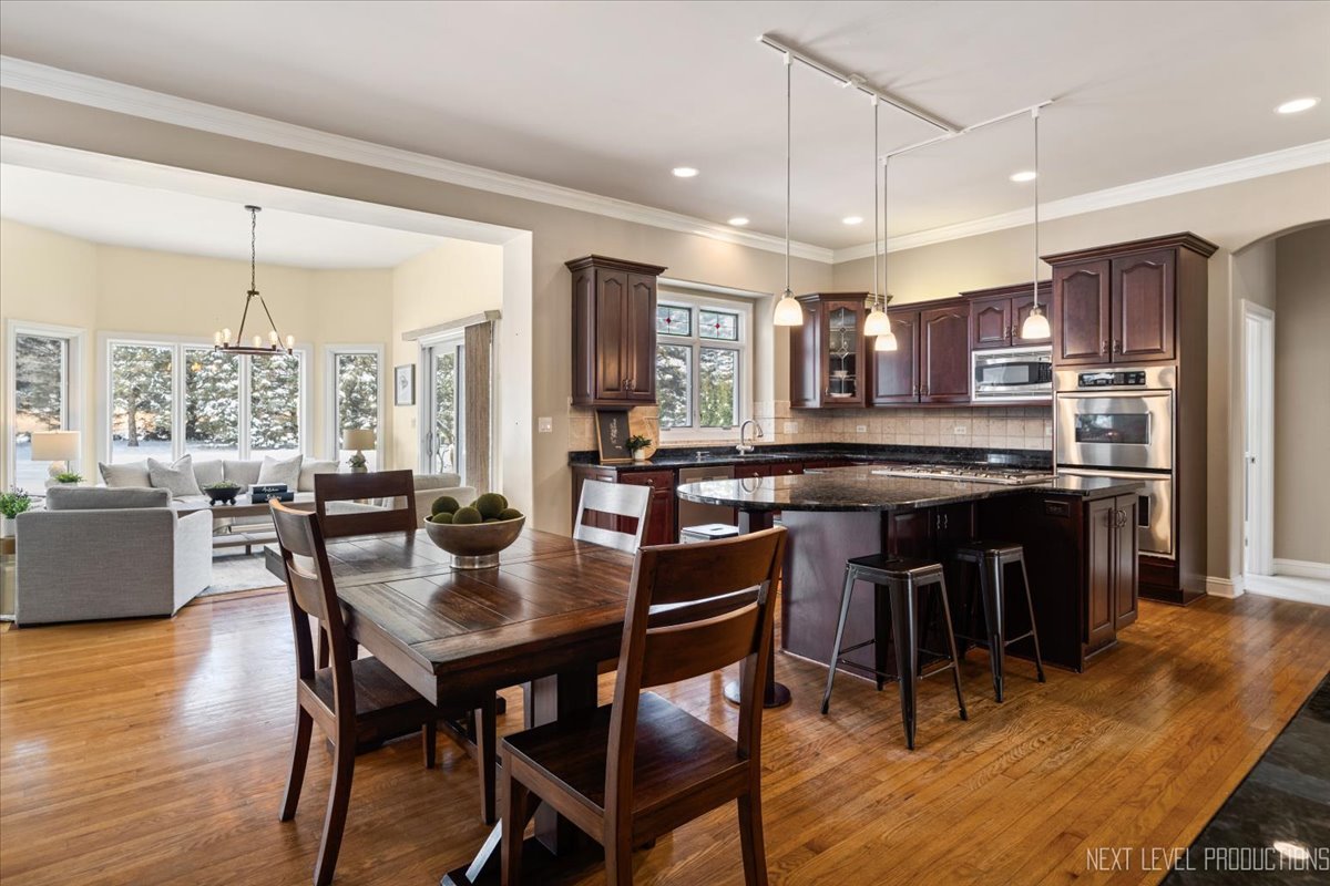 2441 Bird Lane, Batavia, IL 60510