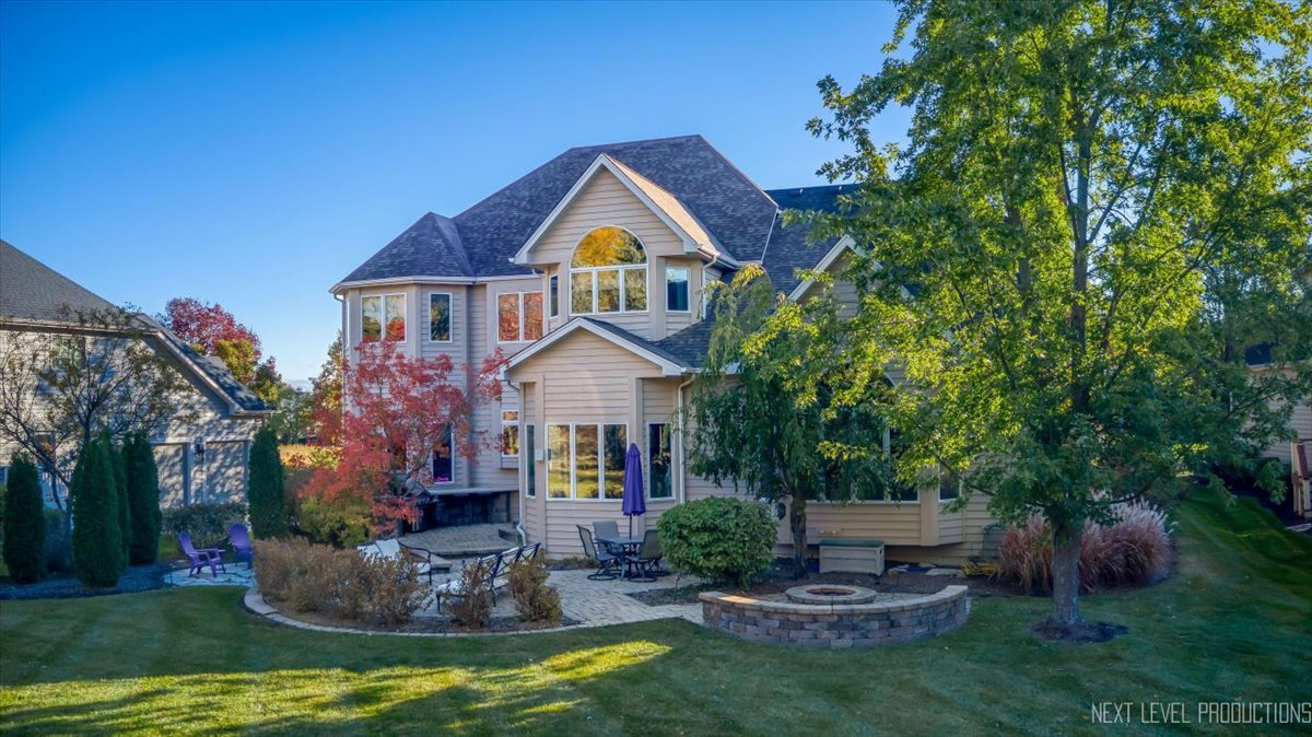 2441 Bird Lane, Batavia, IL 60510