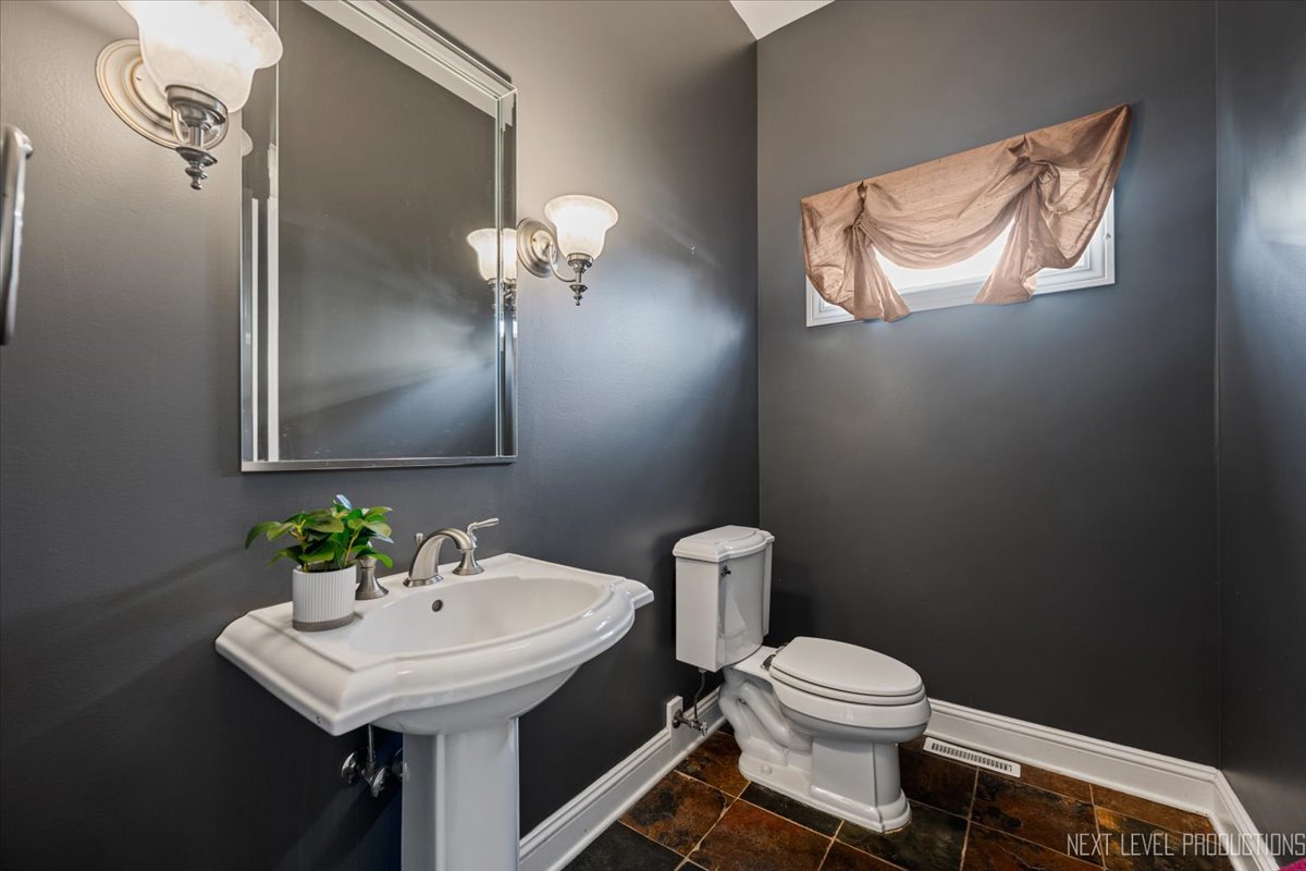 2441 Bird Lane, Batavia, IL 60510