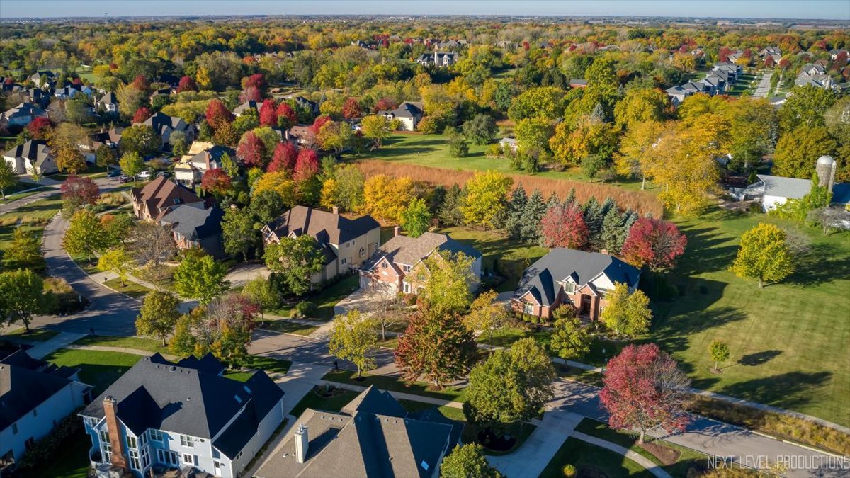 2441 Bird Lane, Batavia, IL 60510