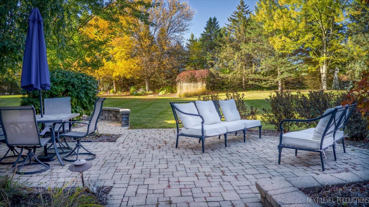 2441 Bird Lane, Batavia, IL 60510