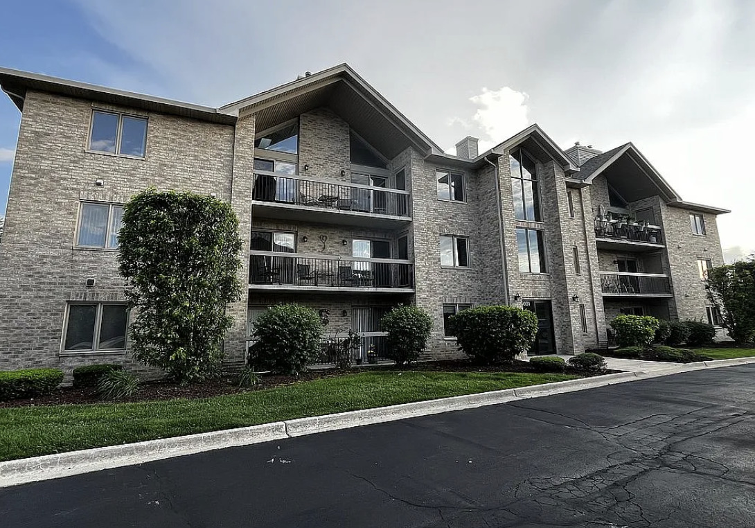 14031 Norwich Lane #301, Orland Park, IL 60467