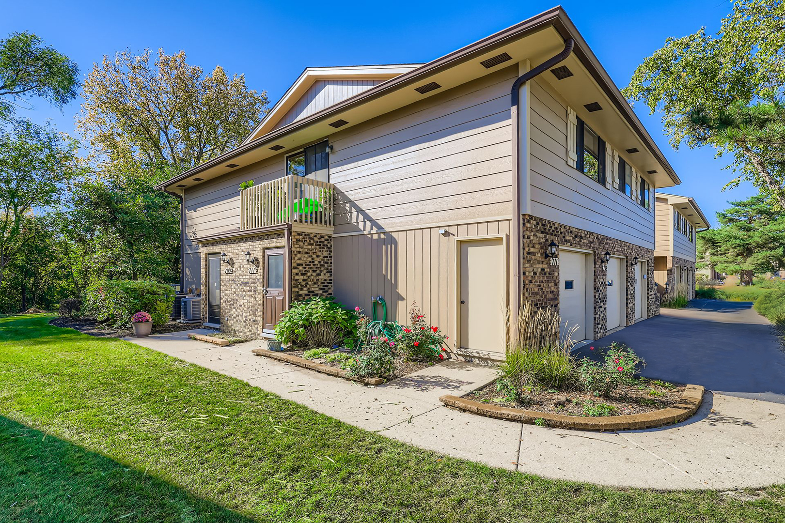 709 Whalom Lane, Schaumburg, IL 60173