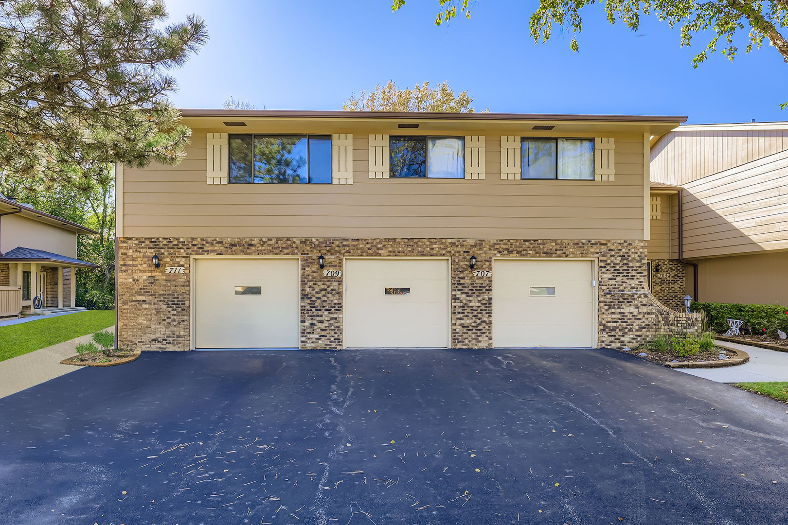 709 Whalom Lane, Schaumburg, IL 60173