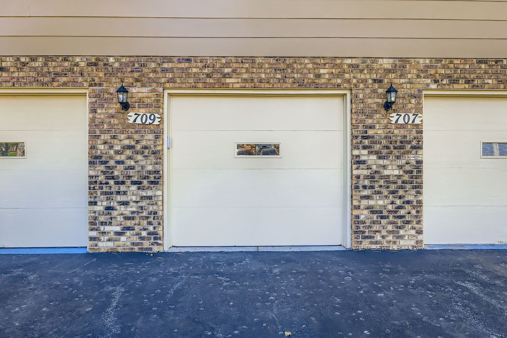 709 Whalom Lane, Schaumburg, IL 60173
