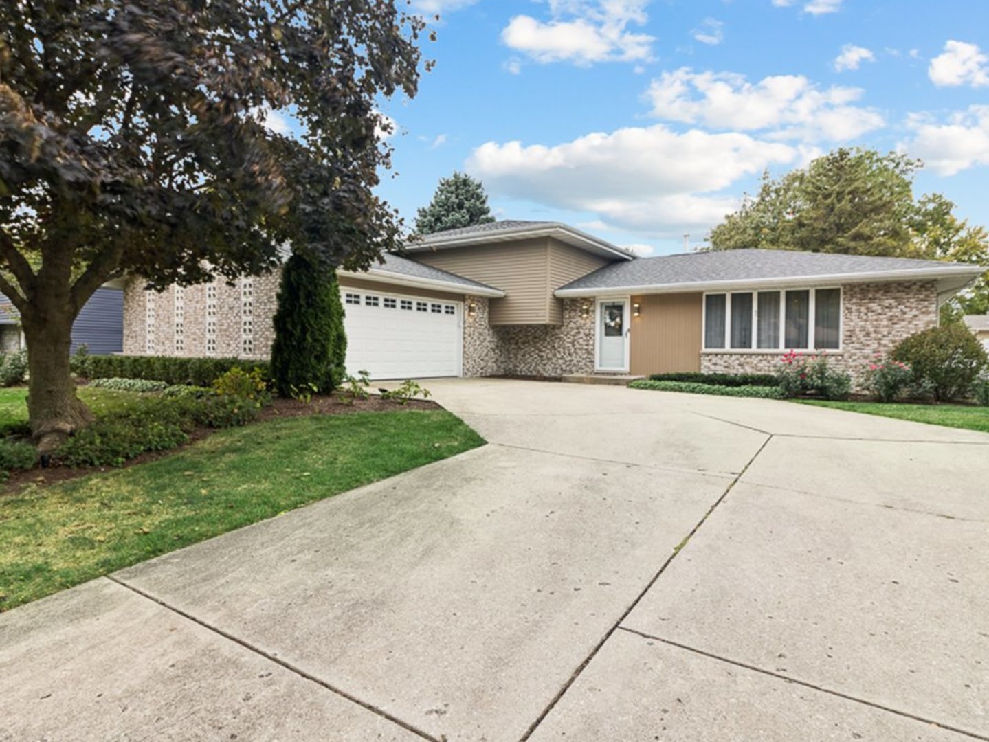 605 Edgebrook Drive, Shorewood, IL 60404