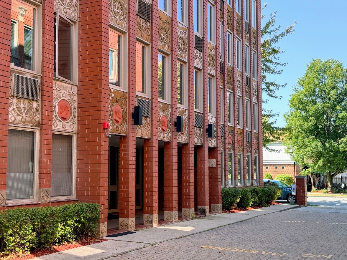 1041 Susan Collins Lane #402, Oak Park, IL 60302