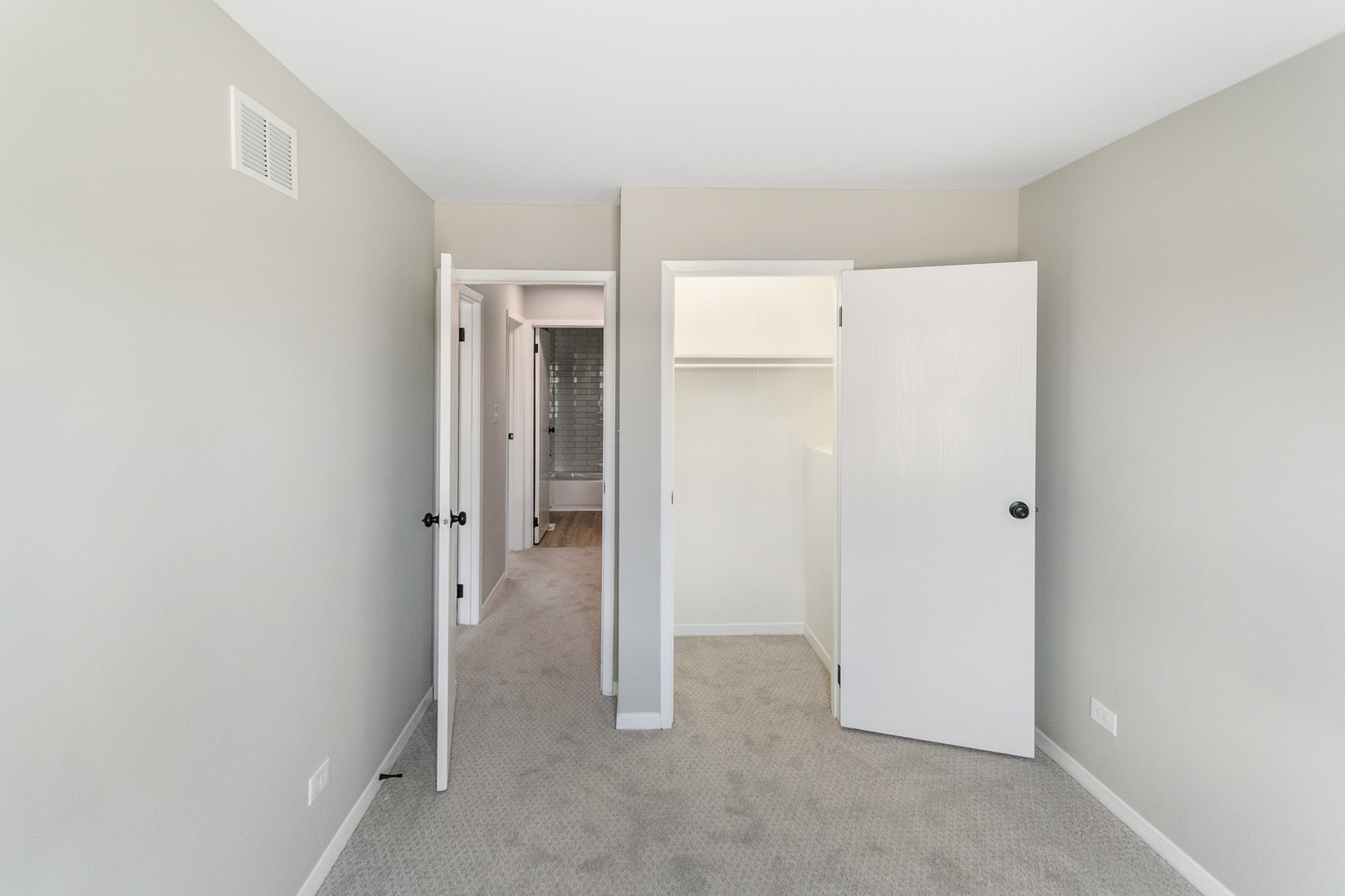 18200 Fountainbleau Drive, Hazel Crest, IL 60429