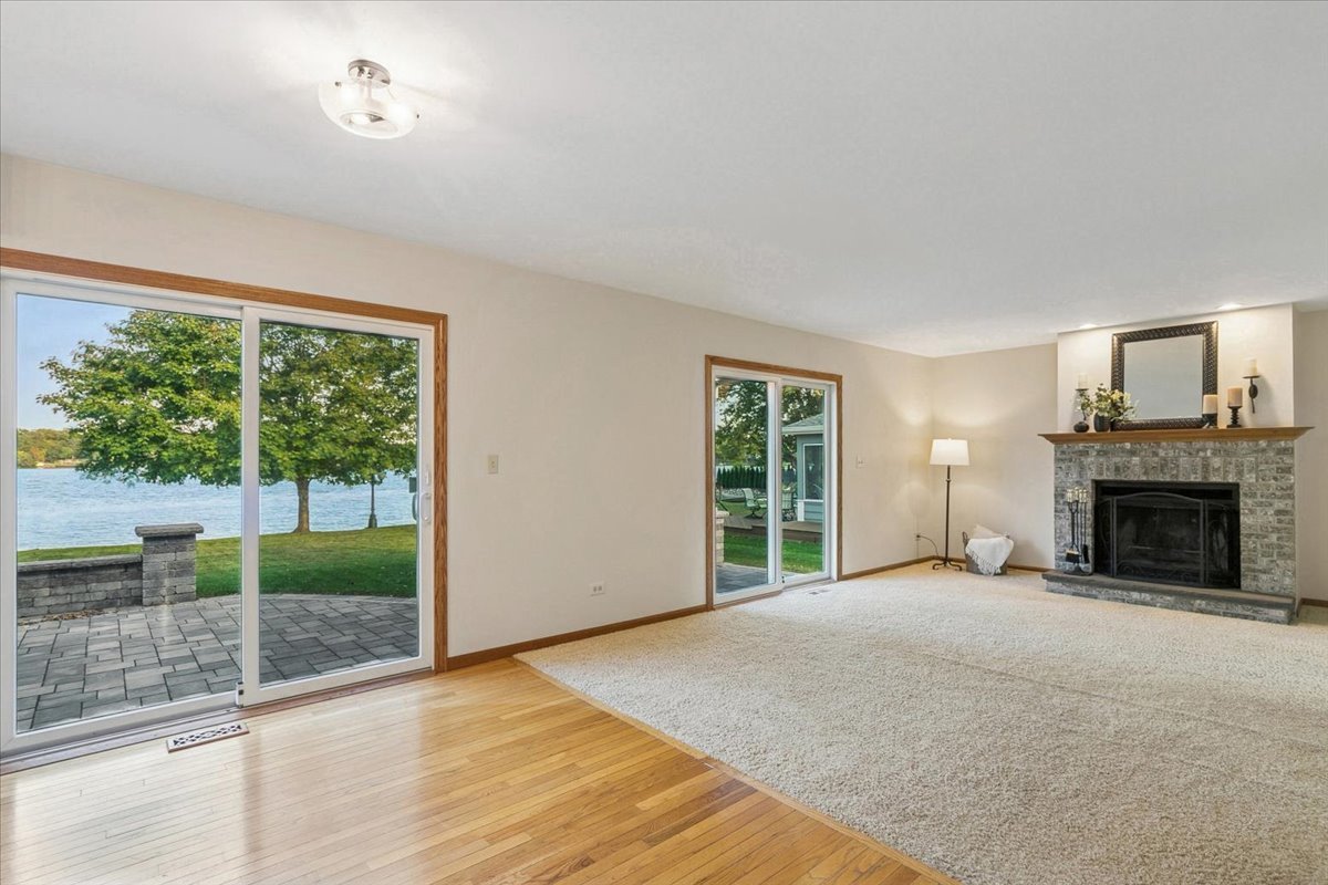 303 Mainsail Drive, Third Lake, IL 60030