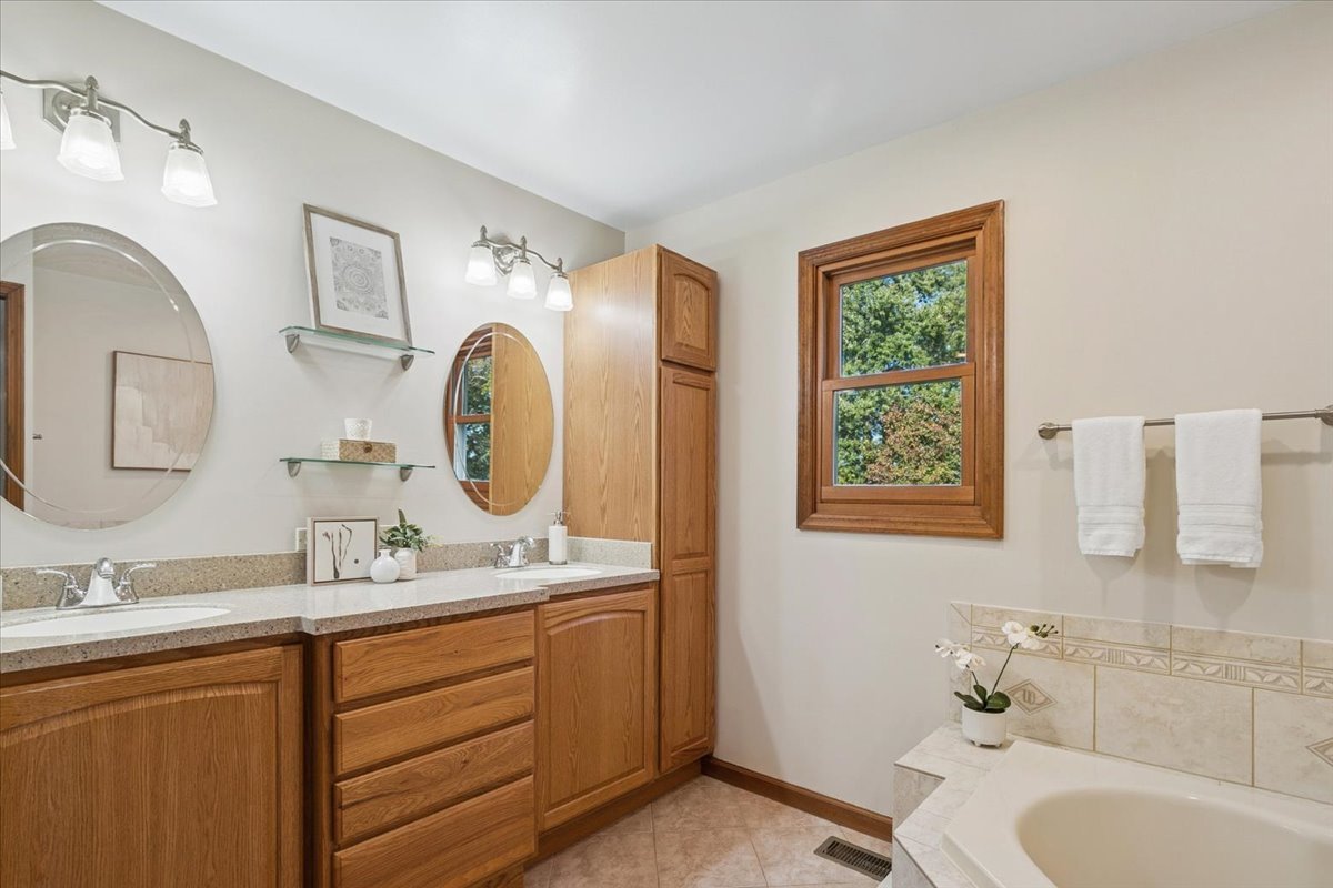 303 Mainsail Drive, Third Lake, IL 60030
