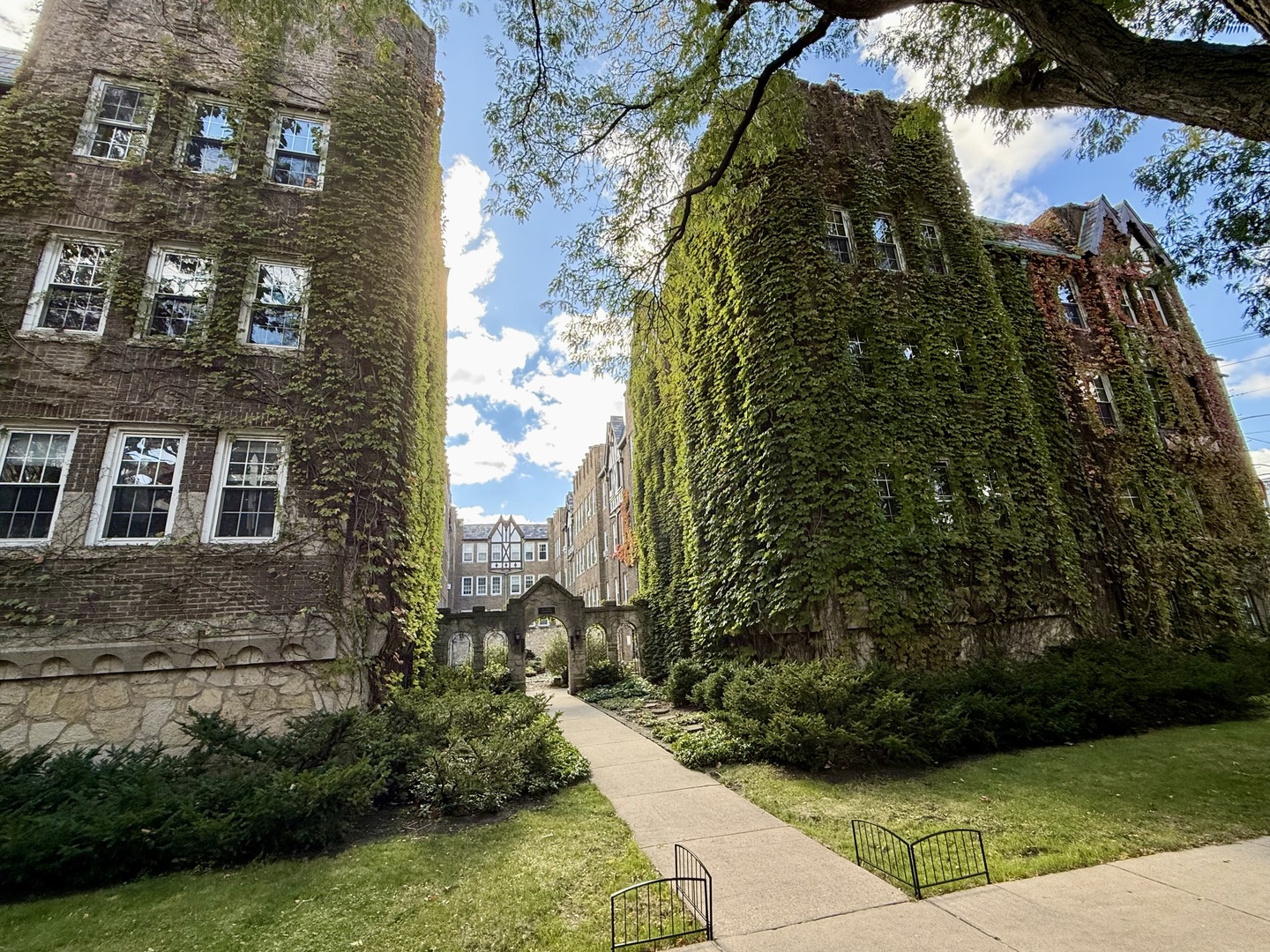 2325 W Farwell Avenue #2S, Chicago, IL 60645