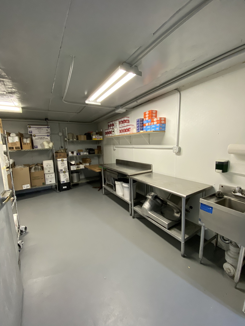 930 W Illinois Avenue, Aurora, IL 60506