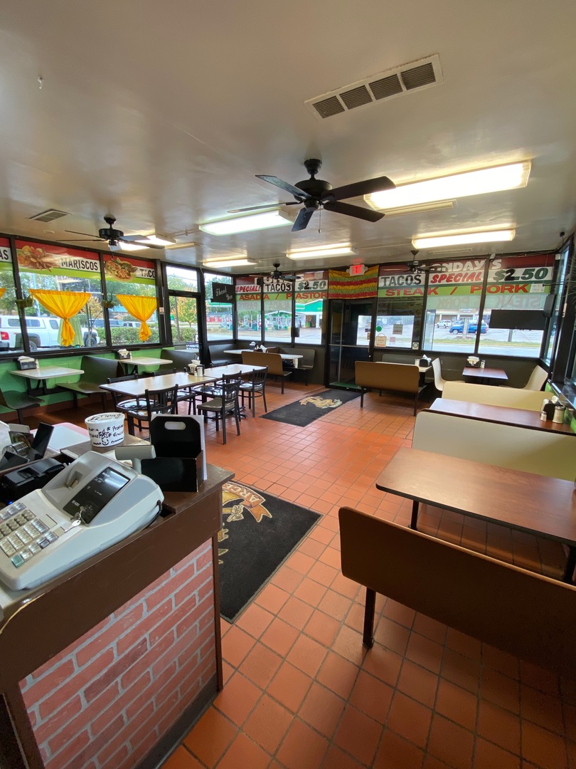 930 W Illinois Avenue, Aurora, IL 60506