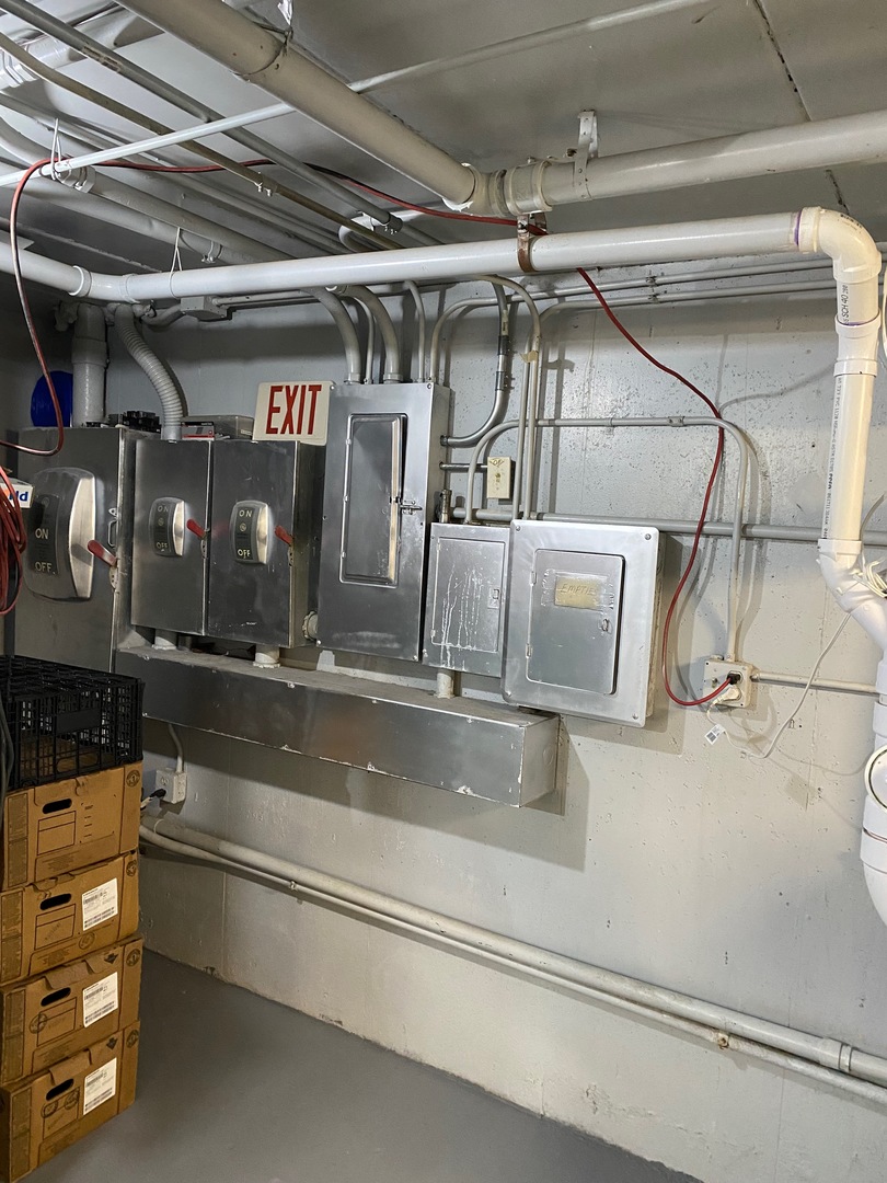 930 W Illinois Avenue, Aurora, IL 60506