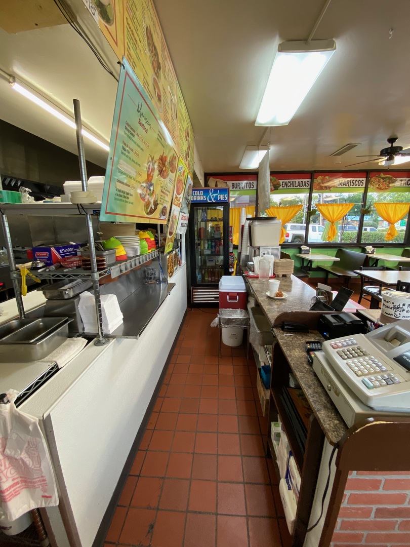 930 W Illinois Avenue, Aurora, IL 60506