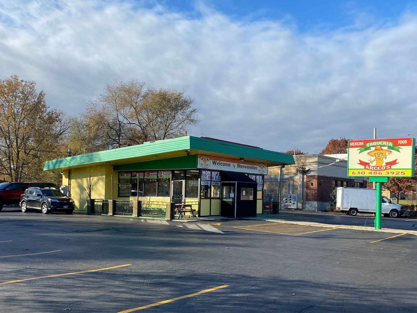 930 W Illinois Avenue, Aurora, IL 60506