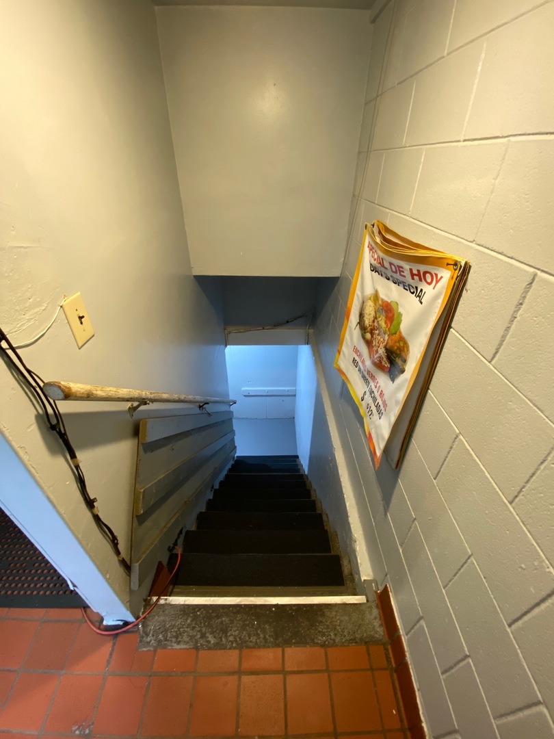 930 W Illinois Avenue, Aurora, IL 60506