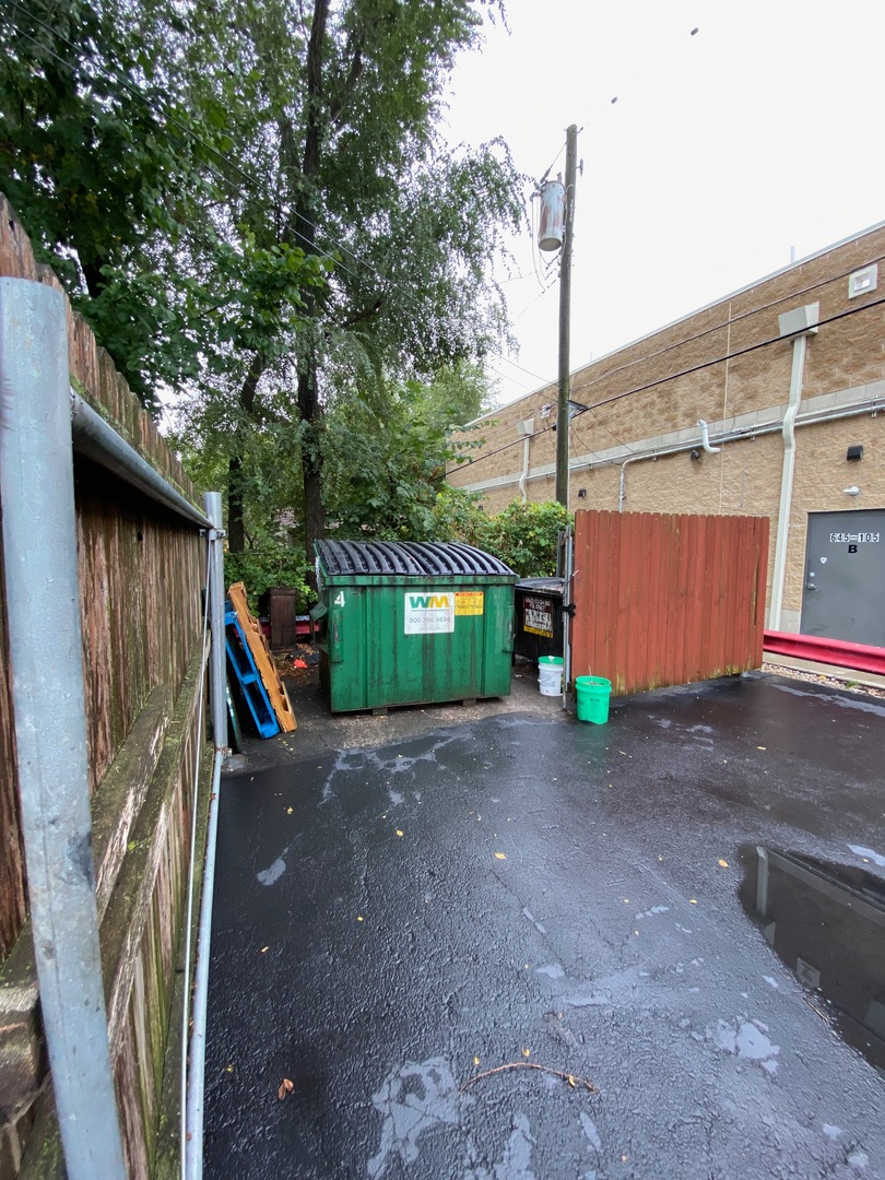 930 W Illinois Avenue, Aurora, IL 60506