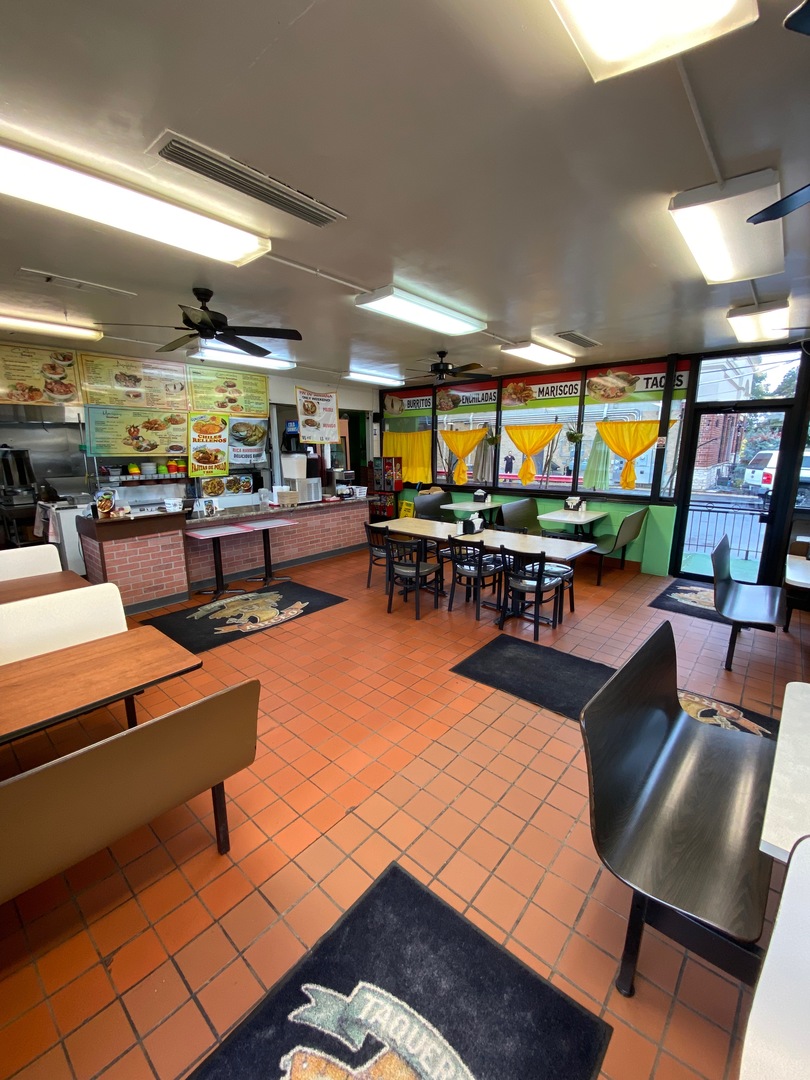 930 W Illinois Avenue, Aurora, IL 60506