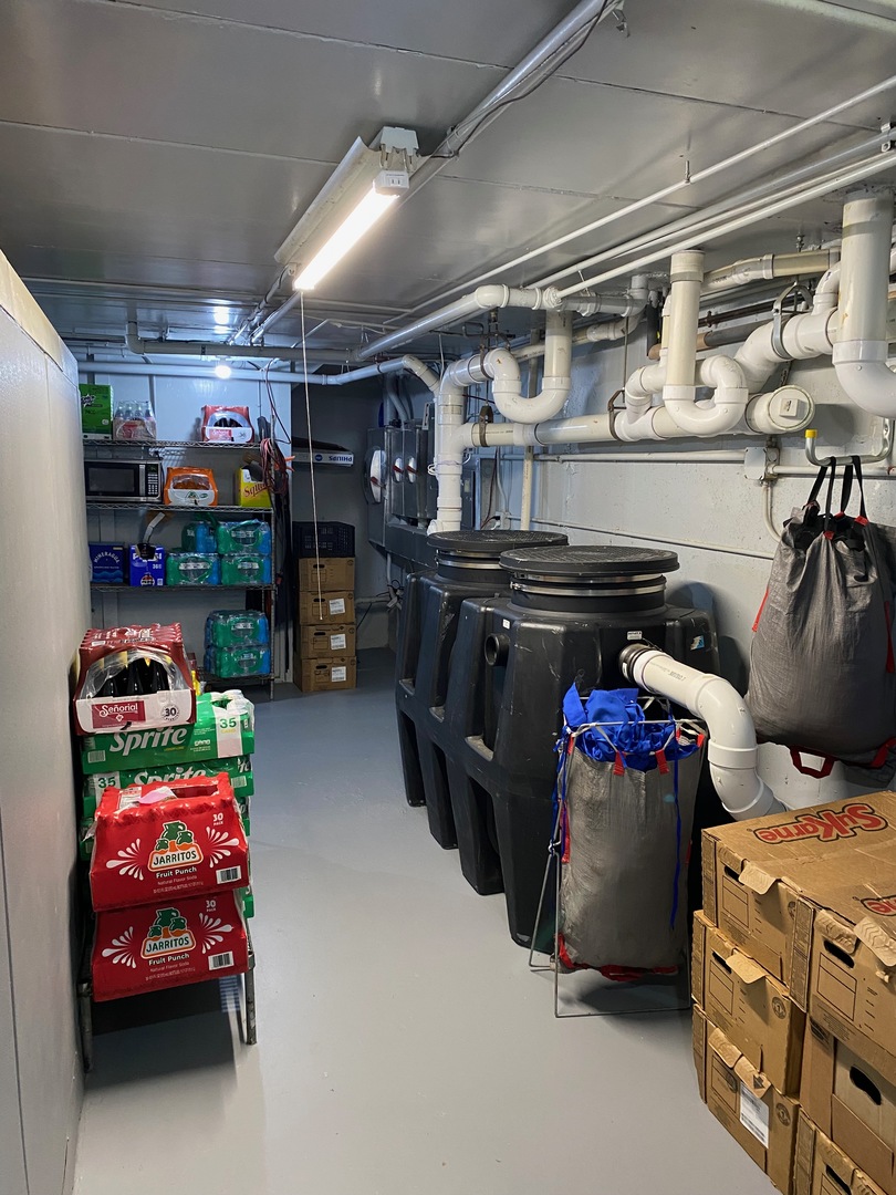 930 W Illinois Avenue, Aurora, IL 60506