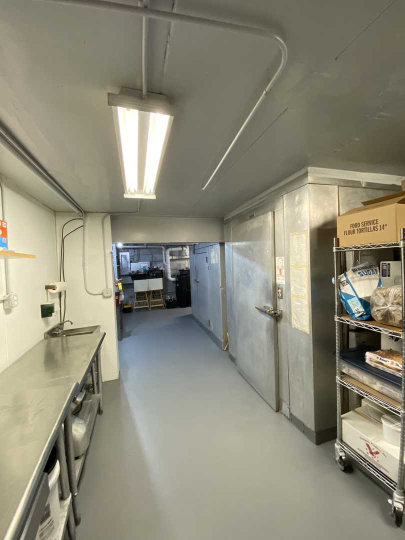 930 W Illinois Avenue, Aurora, IL 60506