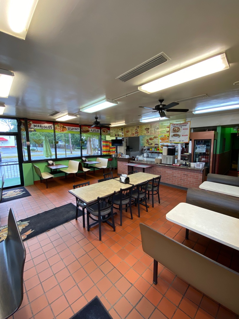 930 W Illinois Avenue, Aurora, IL 60506