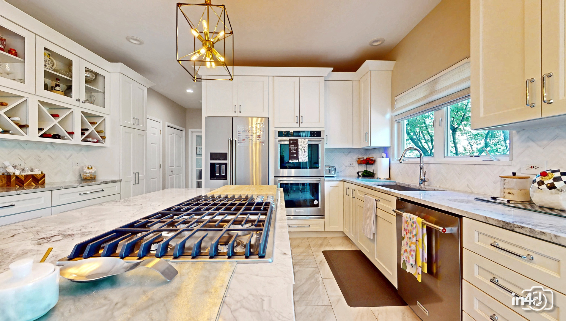 2207 SISTERS Avenue, Naperville, IL 60564