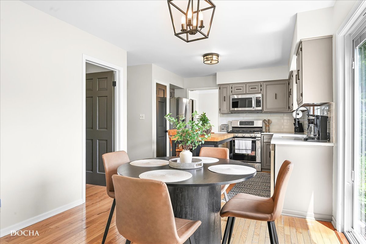 1012 Bainbridge Drive, Naperville, IL 60563