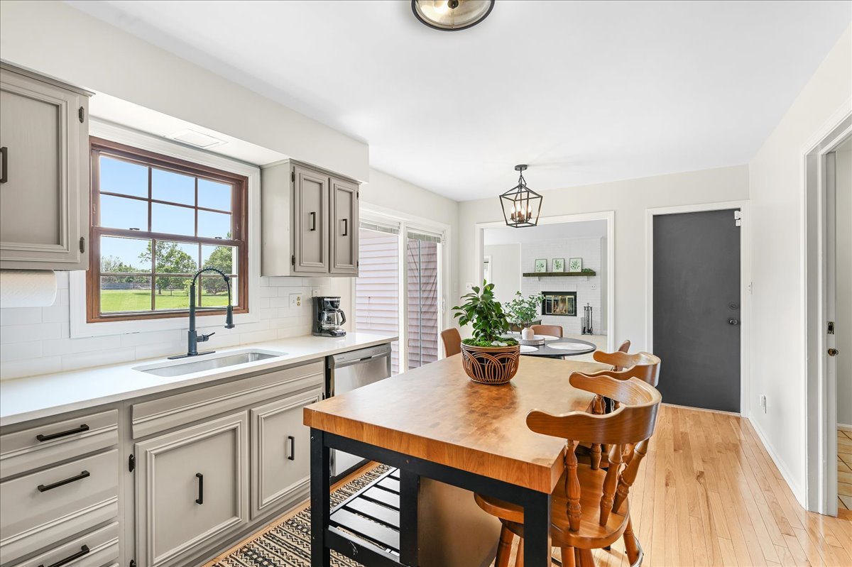 1012 Bainbridge Drive, Naperville, IL 60563