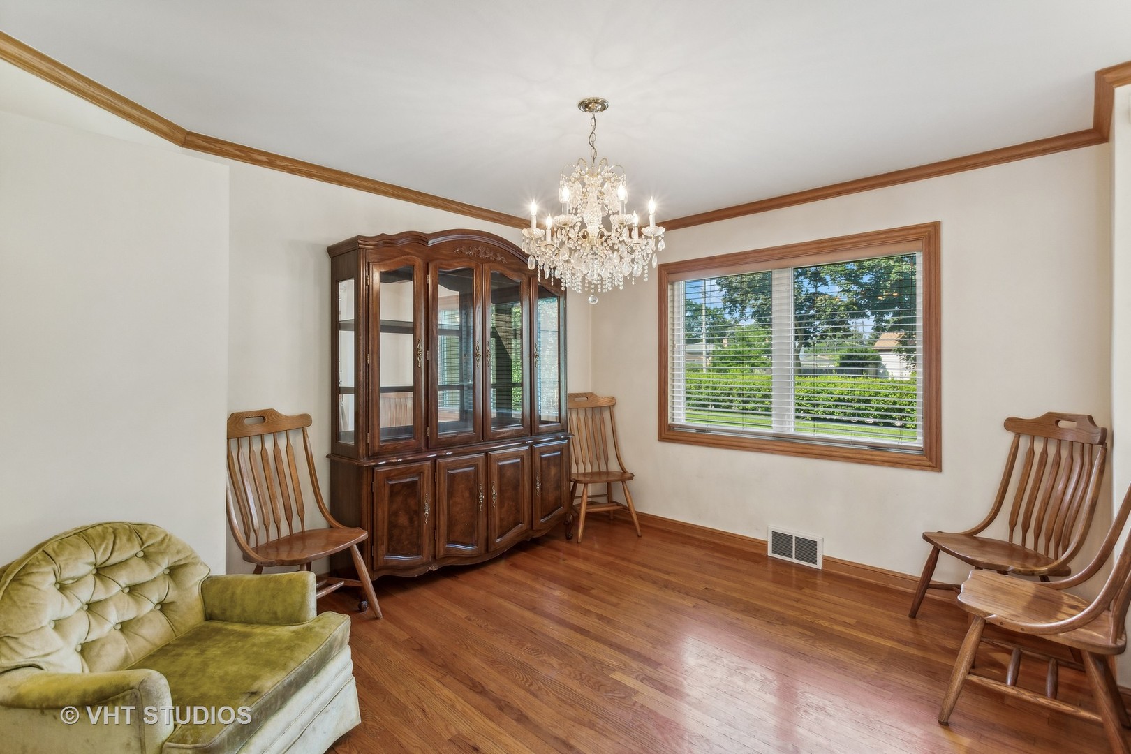 5261 Mulford Street, Skokie, IL 60077