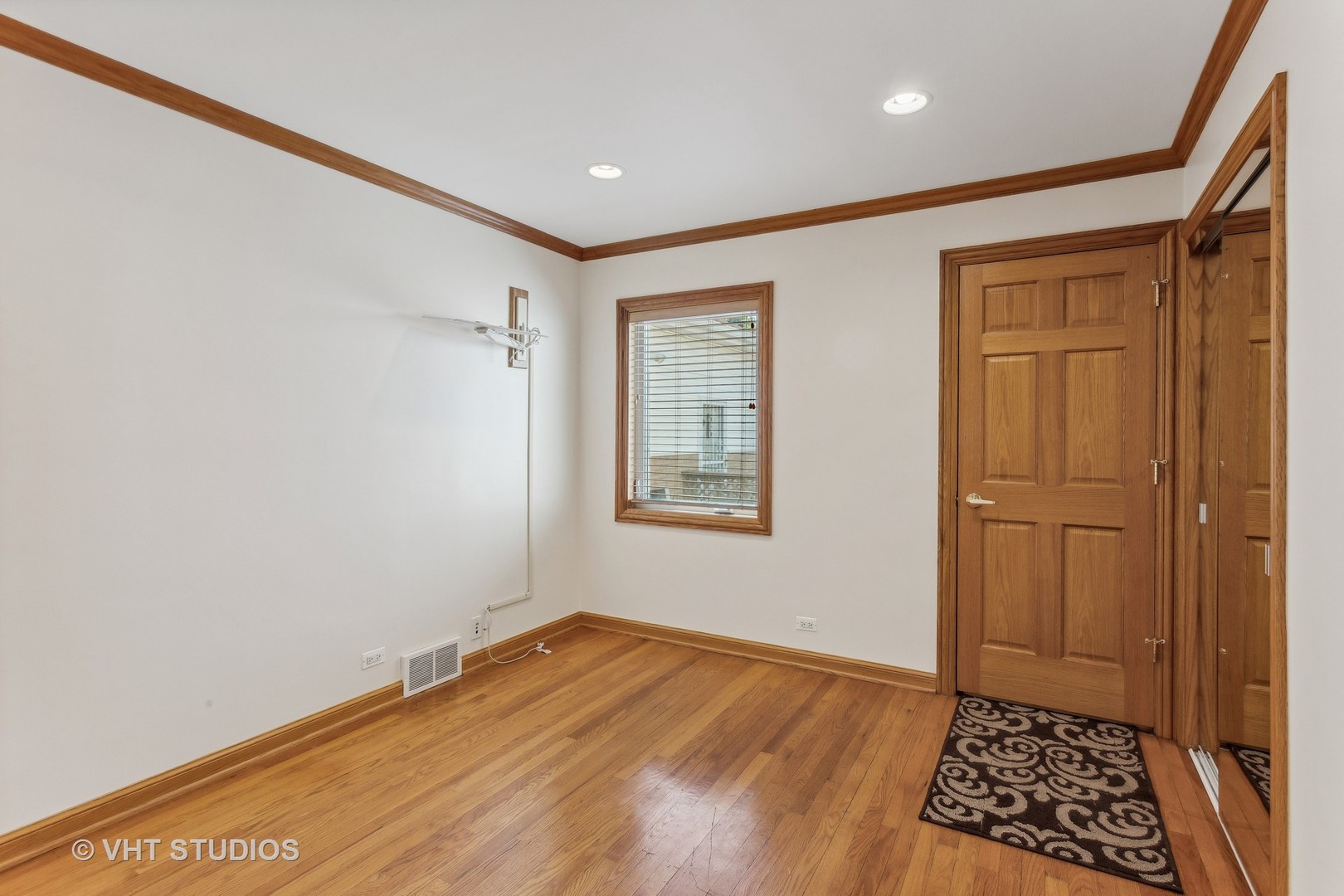 5261 Mulford Street, Skokie, IL 60077